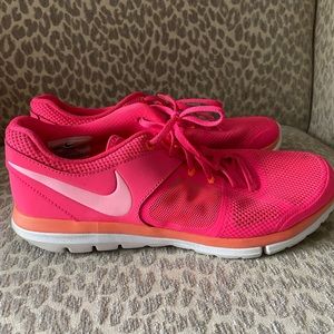 Women’s Nike tennis shoes (pink/orange)